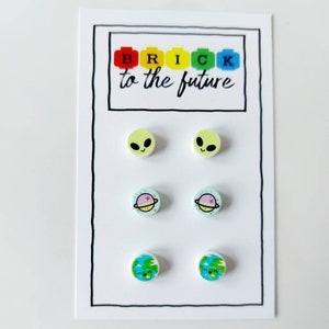 Ronde tegel-oorbellen met ruimtethema * Unieke, ongebruikelijke kerstcadeaus * Gemaakt met Lego® * Secret Santa Ideas * Cadeaus * Studs *