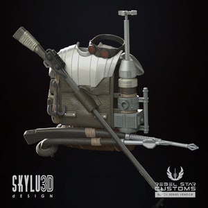 Könnte beinhalten: Detaillierte Replik eines Rucksacks mit angebrachter Gewehr, Werkzeugen und Brille. Der Rucksack ist braun und grau mit silbernen Akzenten. Das Bild enthält den Text "SKYLU3D DESIGN" und "REBEL STAR CUSTOMS BLACK SERIES VENDOR."