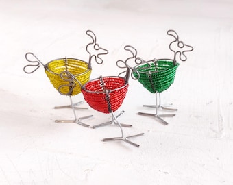3 handgefertigte Eierbecher aus Perlen – Bunte afrikanische Drahtkunst – Hühnerfigur