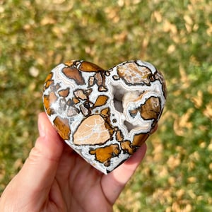 Brecciated Agate Druzy Heart on stand | Druzy Agate Crystal Heart Carving (14)