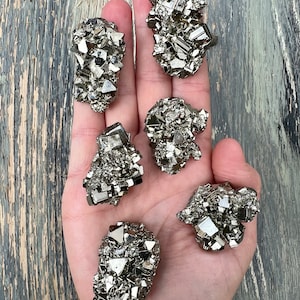 Oktaedrischer Pyrit Nugget aus Peru - Granat AA