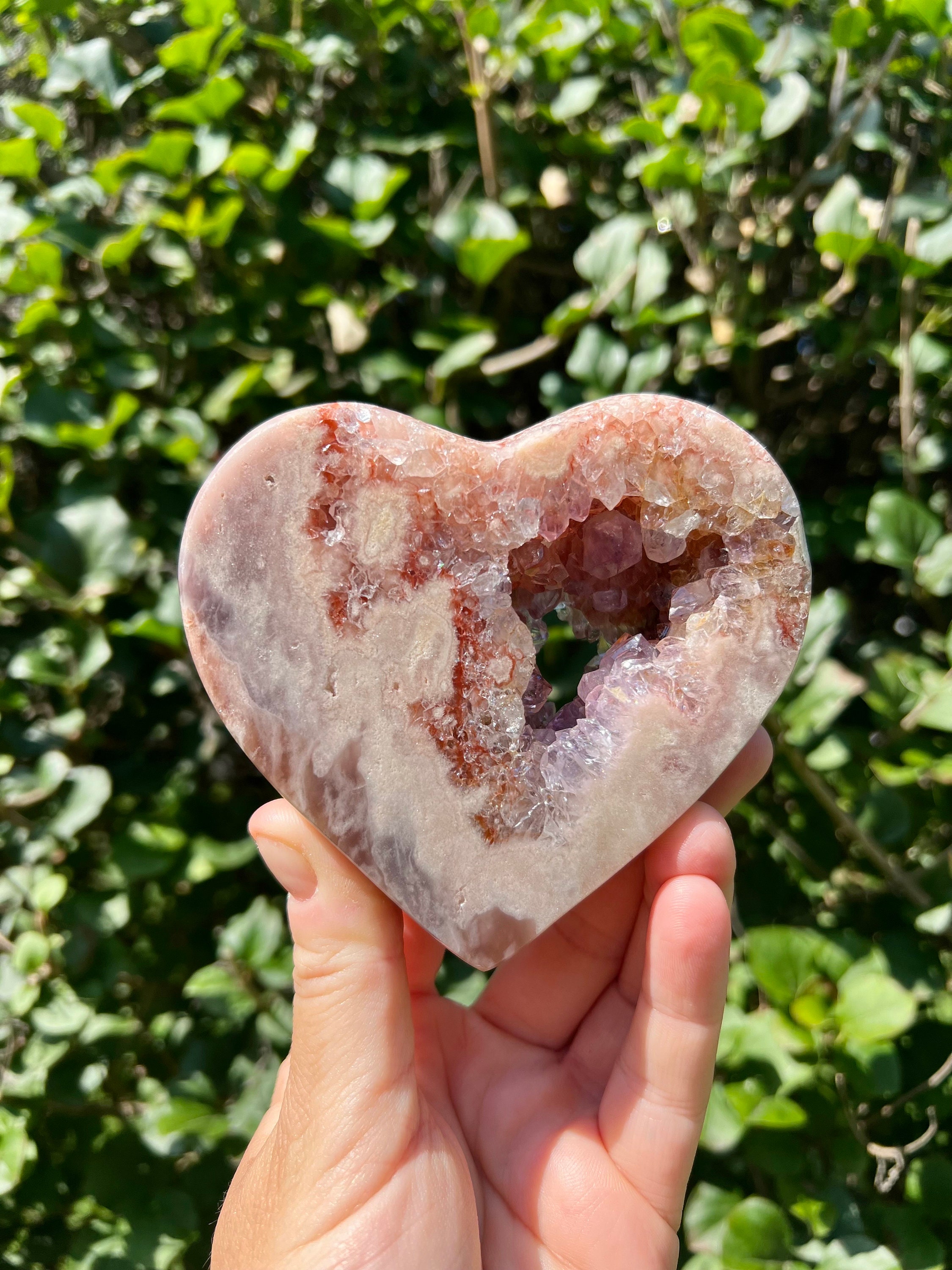 ブラジル産のドゥルージー ピンク アメジスト パフィー ハート