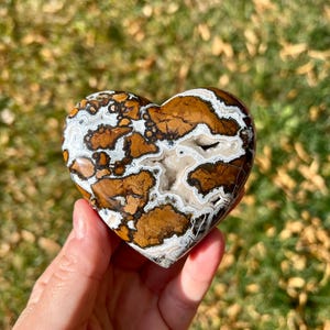 Brecciated Agate Druzy Heart on stand | Druzy Agate Crystal Heart Carving (8)