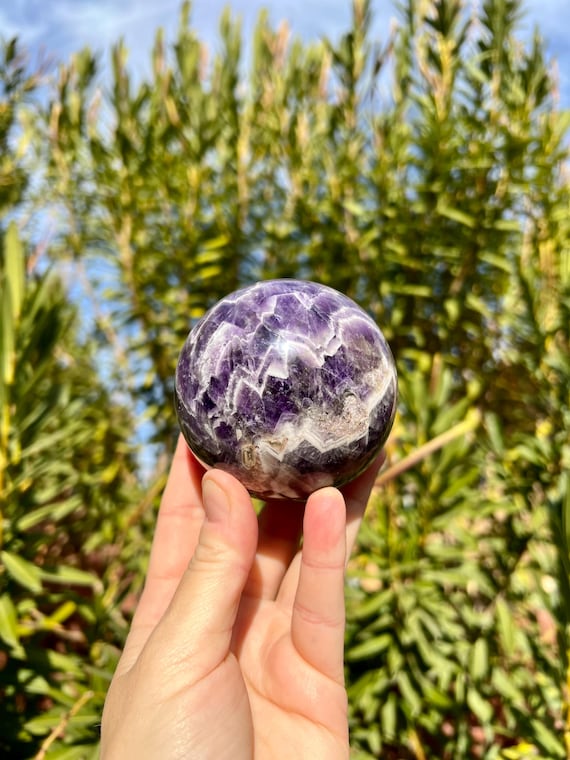 大型 1.5 ポンド シェブロン アメジスト スフィア | ドリーム