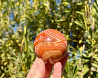 縞模様のドゥルージー サードニクス スフィア | グレード A 品質 | 縞