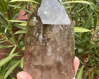 ブラジル産のミニレインボーがいっぱいの大きなスモーキークォーツ