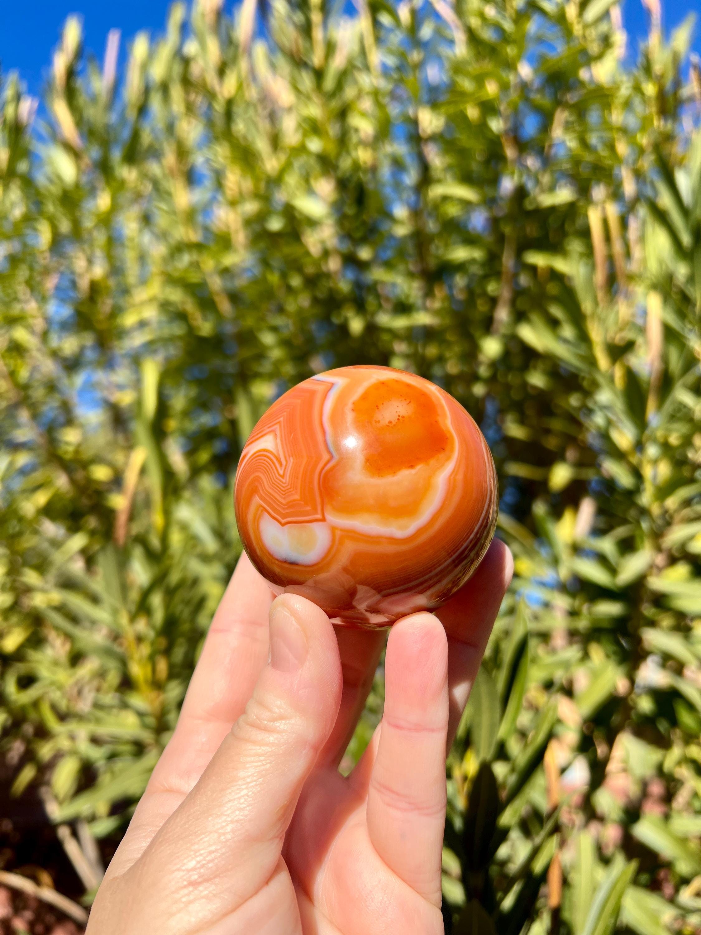 縞模様のドゥルージー サードニクス スフィア | グレード A 品質 | 縞