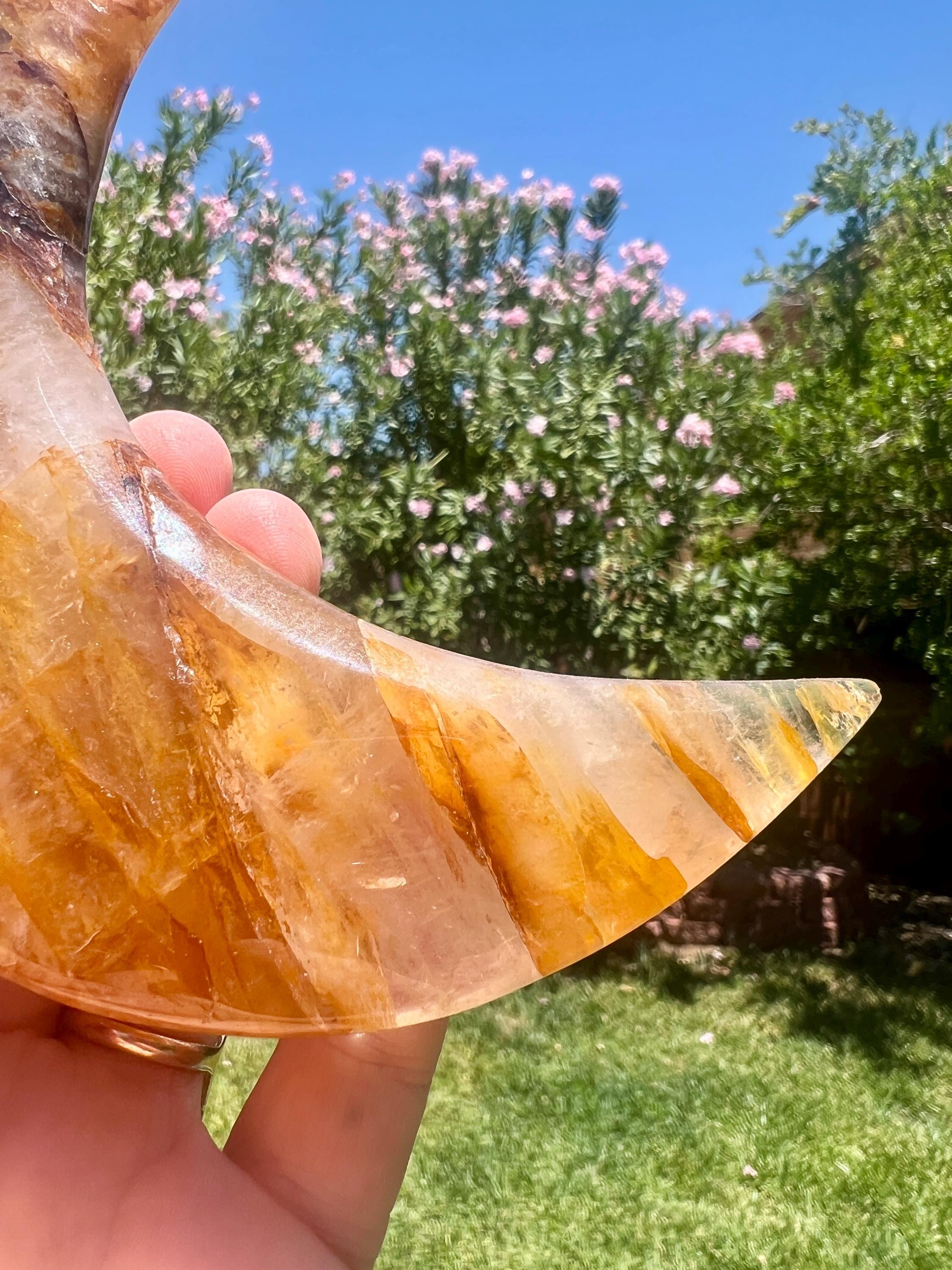 ゴールデンヒーラークォーツ三日月 | スタンド付きクリスタルムーン