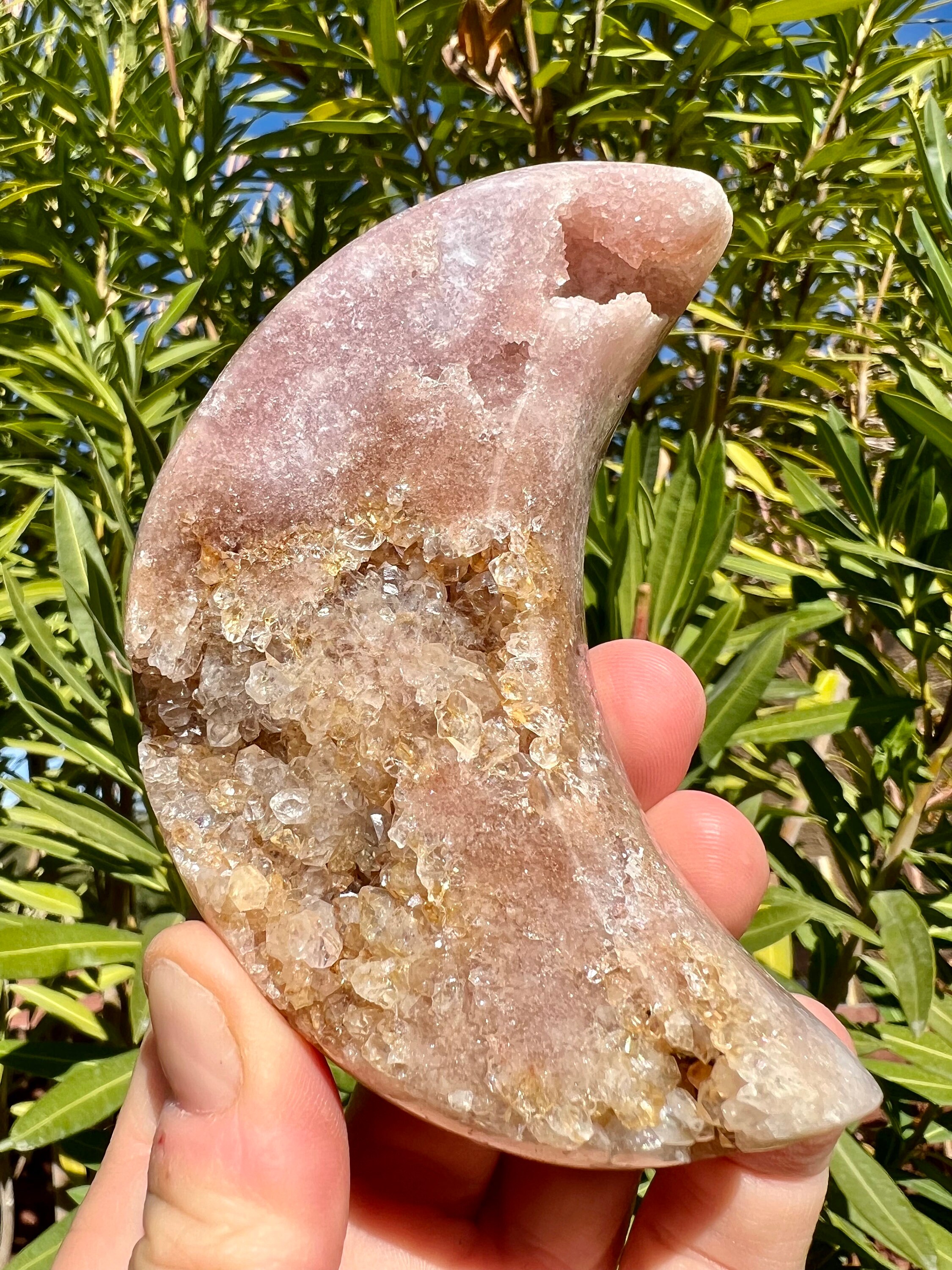 ブラジル産のドゥルージーピンクアメジスト×クォーツ三日月 - グレード