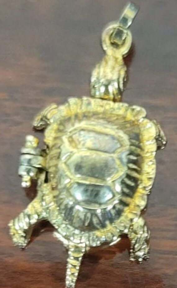 Vintage| Gold Turtle Tortoise Charm Pendant.