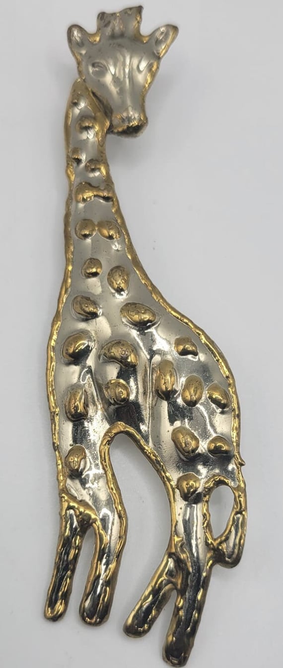 Giraffe Gold tone Pin| Brooch.
