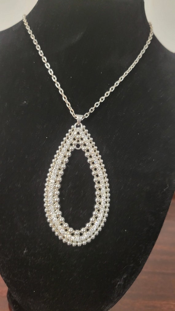 Vintage | Silver Teardrop Shaped Necklace