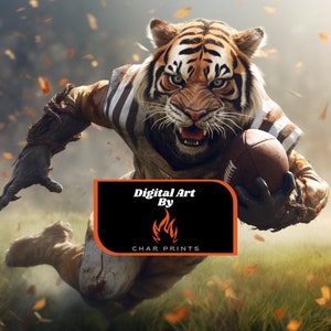 Könnte beinhalten: Eine digitale Illustration eines Tigers, der ein Football-Trikot trägt und einen Football hält. Der Tiger rennt und hat einen grimmigen Gesichtsausdruck. Der Hintergrund ist ein verschwommenes Bild eines Feldes mit Herbstlaub.