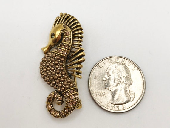 Vintage gold-tone seahorse brooch pin in an antiq… - image 2