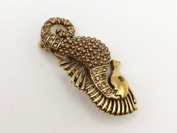 Vintage gold-tone seahorse brooch pin in an antiq… - image 6