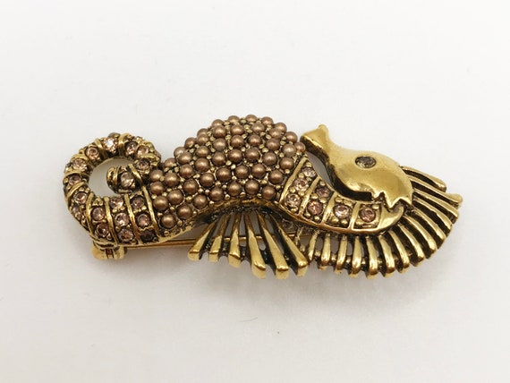 Vintage gold-tone seahorse brooch pin in an antiq… - image 5