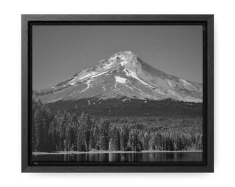 Mt. Hood en blanco y negro, envuelto en galería, lienzo enmarcado horizontal