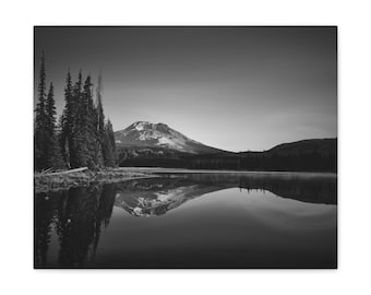 South Sister Mountain, blanco y negro, lienzo envuelto en galería