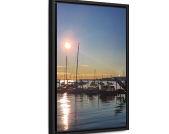 Atardecer en el puerto de Boston, Galería envuelta, Lienzo enmarcado vertical, Fotografía náutica,