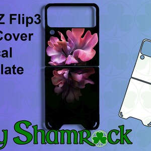Può includere: Un modello di decalcomania per cover trasparente Galaxy Z Flip3 con un design astratto rosa e viola. Il modello è mostrato su una custodia per telefono nera con un contorno bianco. Il testo "the lucky shamrock" è in verde con un simbolo di trifoglio.