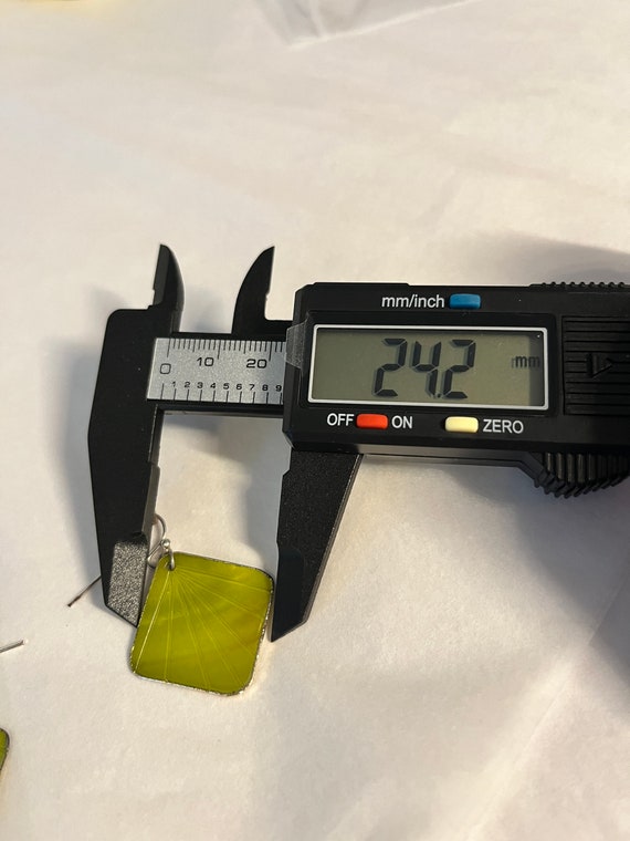 Lightweight Green Capiz Shell Square/Rhombus Dang… - image 10