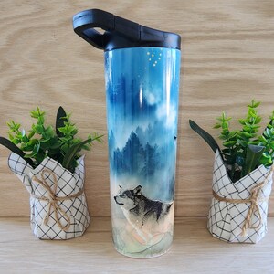 Becher/Tasse Wolf, Wolfsrudel, Natur, Berg, Himmel, Wolken, Wolfshund, Bäume, Wölfe, Wolfsgang. 20 Unzen dünner Becher.