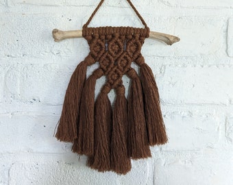 Small Bone Macrame Leaf Design