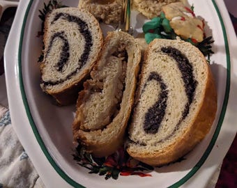 Dios Beigli (Hungarian Walnut or Poppyseed Roll)