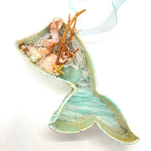 Vintage - Meerjungfrauenschwanz Ausstecher Ornament - Strand Thema - mit handverlesenen Muscheln von den Stränden von Florida gemacht - handbemalt