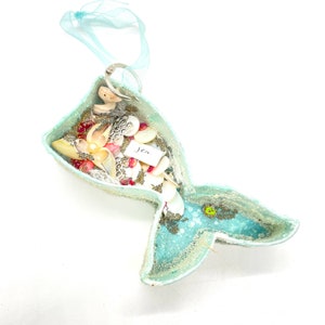 Vintage - Meerjungfrauenschwanz Ausstecher Ornament - Strand Thema - mit handverlesenen Muscheln von den Stränden von Florida gemacht - handbemalt