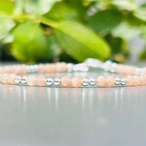 Perzik maansteen armband kralen edelsteen armband stapelarmband delicate armband cadeau voor haar, cadeau voor haar