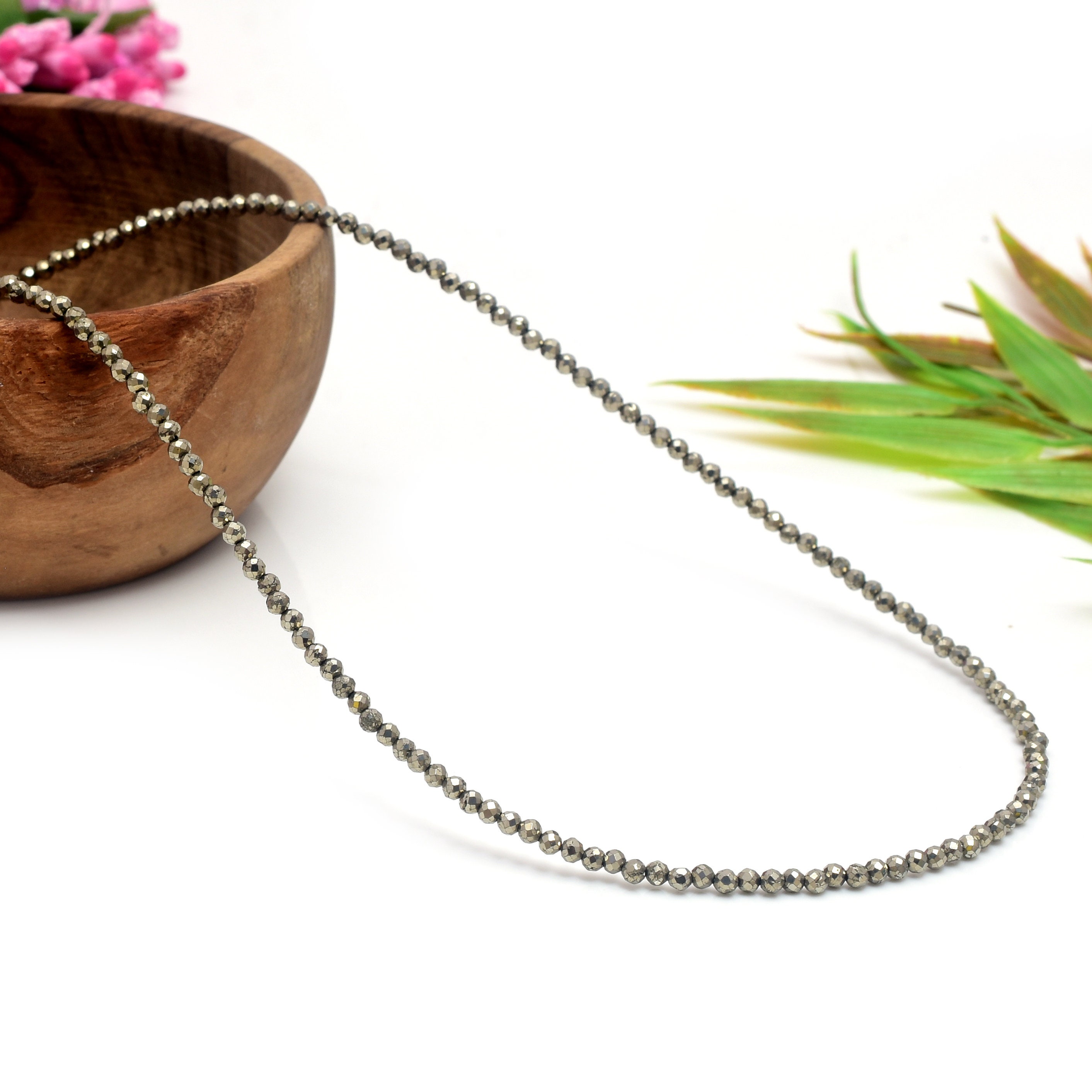 Collier Ras Du Cou Perles Rondes Pyrite Dorée à Facettes – Argenté, Multicolore (Bundela Gems)
