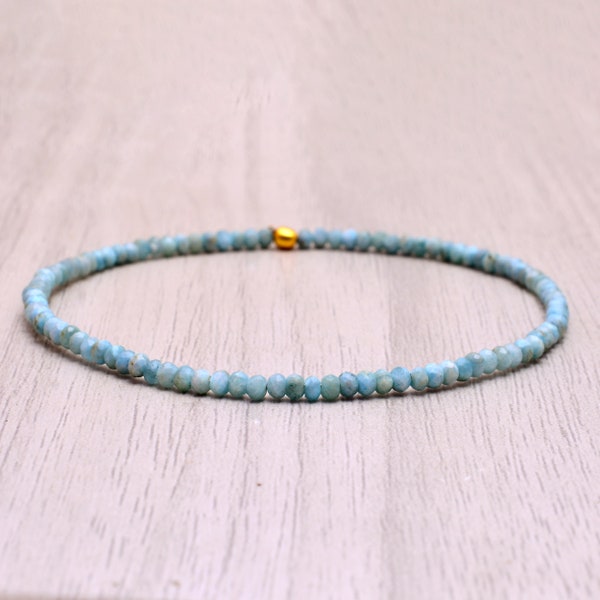 Larimar stretcharmband, sierlijke kralen blauwe steen sieraden, maart geboortesteen kristal cadeau