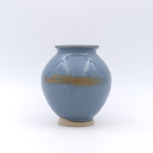 Small Ceramic Vase, Handmade Stoneware, Gift, Minimalist Design, Flower Bud Vase, Hand painted, Miniature, Mommy Vase, Home Decor, Moon jar