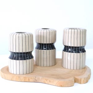 Vaso in ceramica a righe, vaso in gres fatto a mano, vaso in ceramica da studio, vaso per fiori bianco e nero, fatto a mano, regalo, arredamento moderno per la casa