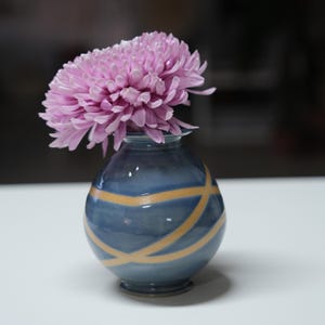 Small Moon jar, Ceramic Bud Vase, Handmade Stoneware Vase, Gift, Minimalist Modern Design, Small Blue Flower Vase, Hand painted, Mommy Vase