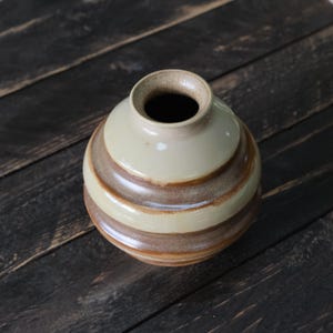 Jarrón de cerámica hecho a mano, jarrón de gres marrón y beige, torneado, regalo original, diseño minimalista moderno, tarro de luna de bronce, moteado