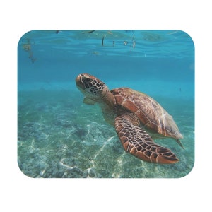 Sea Turtle Mouse Pad: Ocean Swimming Design