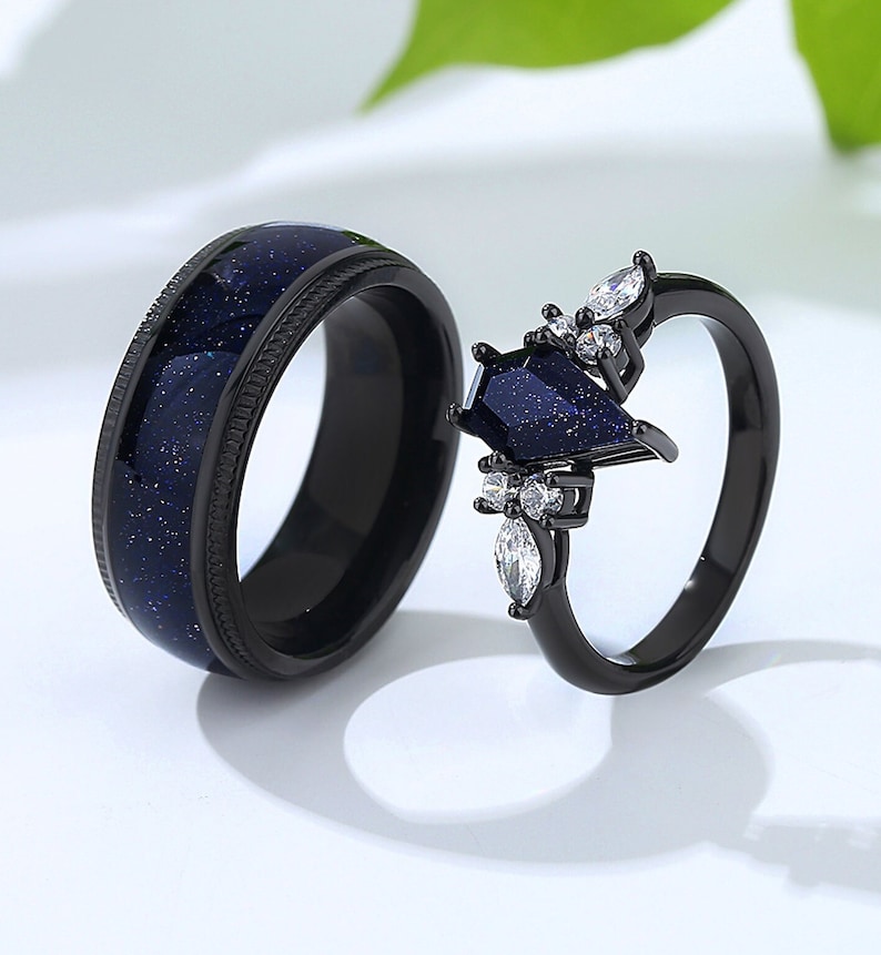 Kite Cut Orion Nebula Ring Set, Matching Couple Rings, His and Hers Wedding Band, Black Gold Filled Ring, Outer Space Ring. afbeelding 1