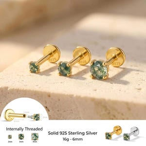 Puede incluir: Tres pendientes de botón dorados con parte trasera plana y piedras preciosas de ágata musgosa redondas de 2 mm, 3 mm y 4 mm. Cada pendiente tiene un poste con rosca interna marcado con S925. El set incluye calibre 16g y 6 mm de longitud.