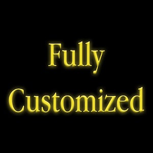 Puede incluir: Texto amarillo sobre fondo negro que dice "Totalmente personalizado".