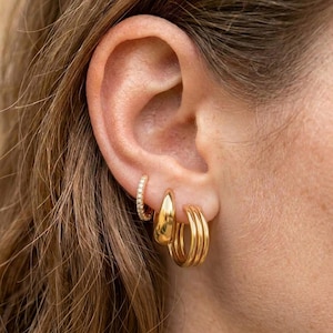 Implant Grade G23 Titanium Huggie Hoop Set, 16G Chunky Hoop Ear Stack, Helix Dainty Gold Earrings, Hypoallergenic Sleeper Everyday Earrings