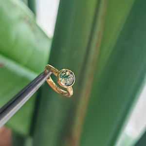 Naturliga ädelstenar F136 titan Clicker Huggie Hoop örhängen, guld eller silver, 20G örsnibbsörhänge, Nap örhängen