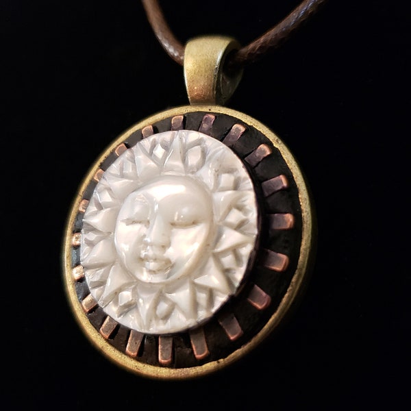 Mother of Pearl Pendant main image 0