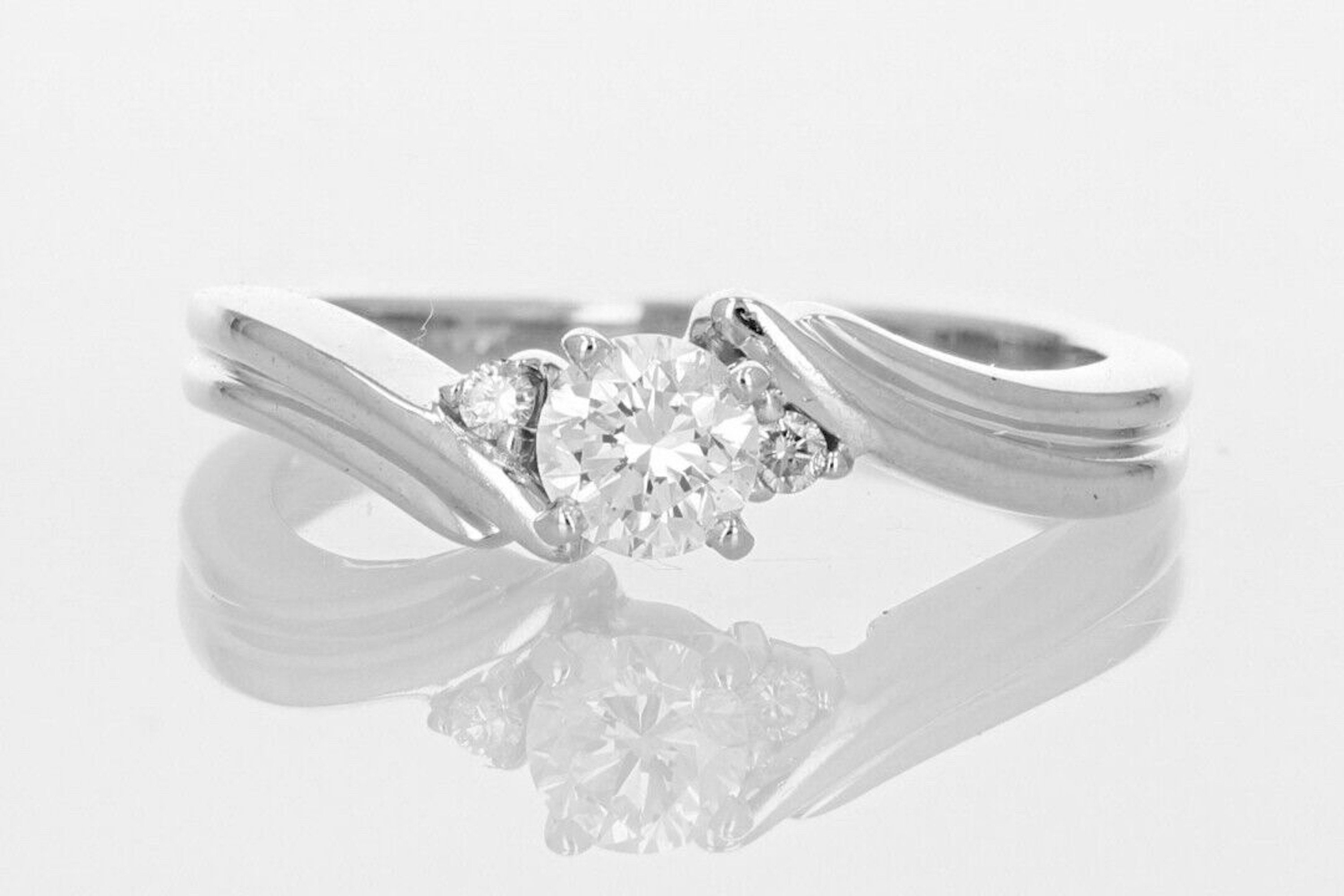 Solitaire Bypass Diamond Engagement Ring 14K White Gold (0.13ct)