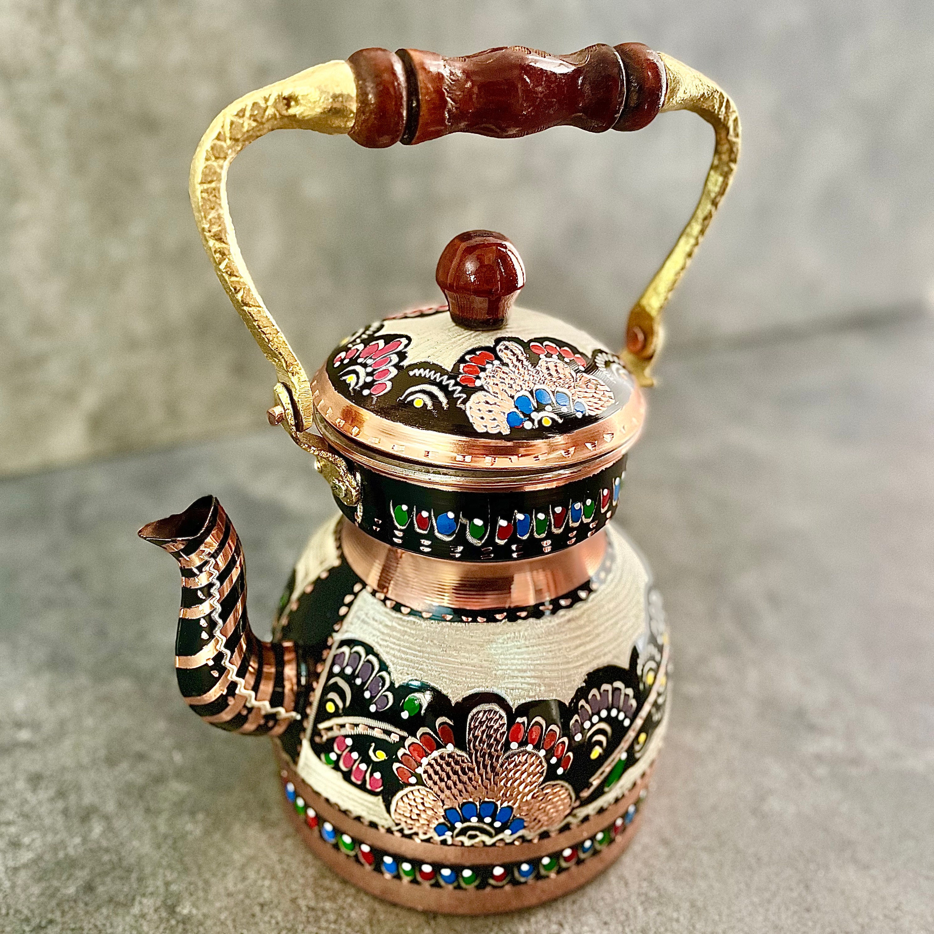 彫刻入り銅製ティーポットケトル：槌目加工の無垢銅、44液量オンス