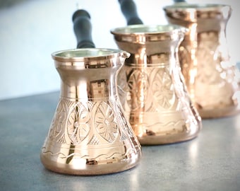 Cafetera turca griega de cobre macizo grabada