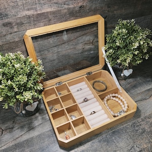 Wooden jewelry box // jewelry box