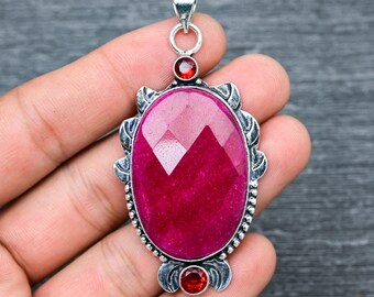 Colgante de rubí rojo facetado en plata de ley 925 - Joyería artesanal con piedras preciosas