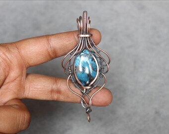 Handgemaakte koperdraadwikkel Chrysocolla-hanger: boho-edelsteensieraden